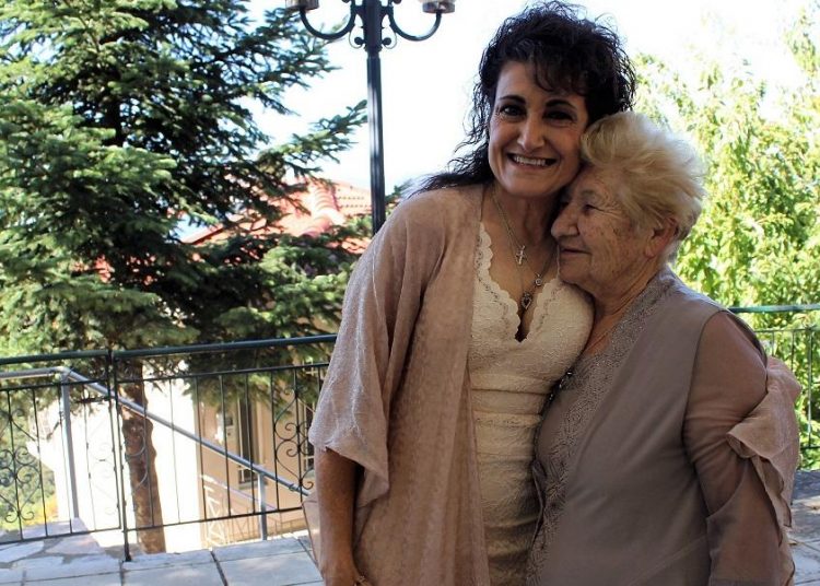 Συγκλονιστική ιστορία -Υιοθετήθηκε παράνομα πριν από 60 χρόνια, έζησε στην Αμερική και βρήκε τη μητέρα της στην Δυτική Ελλάδα