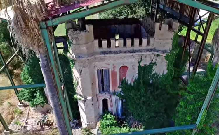 Θα έμπαινες μέσα μετά τα μεσάνυχτα; Το στοιχειωμένο αρχοντικό της Πελοποννήσου… και η «σχέση» του με την Τοσκάνη!