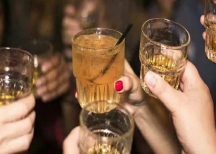 Πάτρα: 25.000 ευρώ πρόστιμο σε μαγαζί-Πλήρωσαν ακριβά το ποτό τους