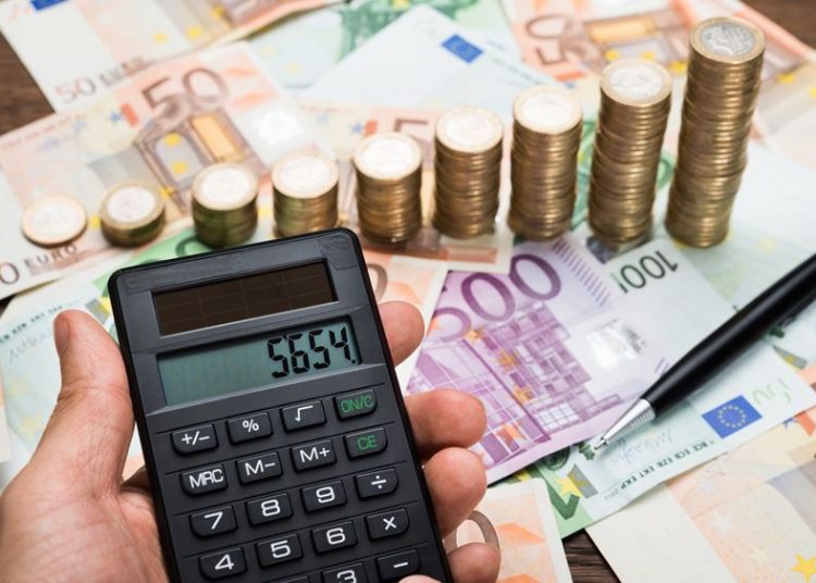 Μειώνεται η προκαταβολή φόρου για επιχειρήσεις και επαγγελματίες – μειώνεται ο συντελεστής φορολόγησης των εταιρικών κερδών στο 22%.