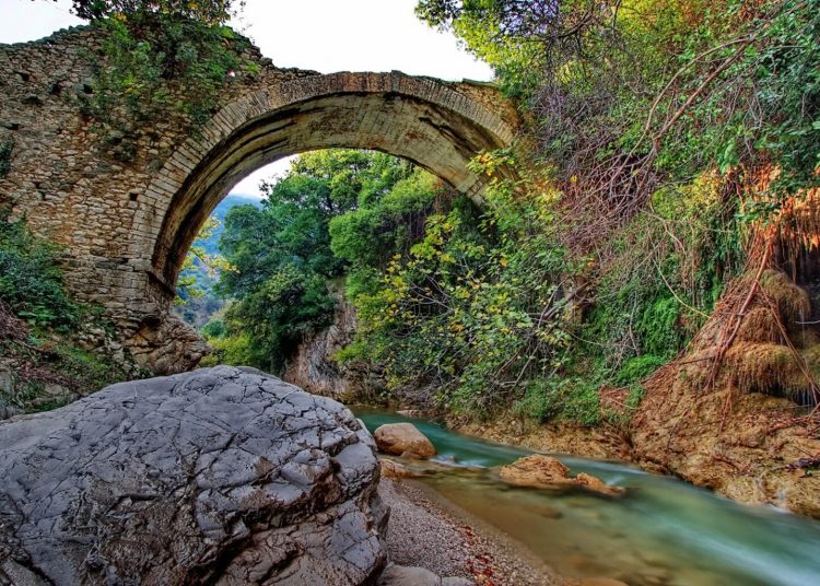 Νέδα: Οι αναστηλωτικές εργασίες στο γεφύρι ολοκληρώθηκαν