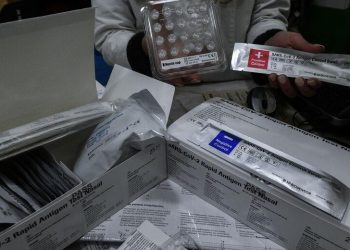 Υποχρεωτικό μέσα στην εβδομάδα το self test για όλους τους εργαζόμενους στον ιδιωτικό τομέα