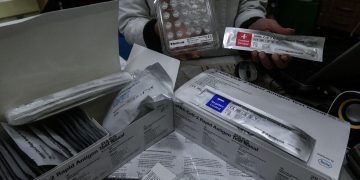 Υποχρεωτικό μέσα στην εβδομάδα το self test για όλους τους εργαζόμενους στον ιδιωτικό τομέα