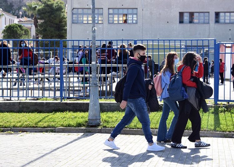 Το Σάββατο ανοίγουν οι οργανωμένες παραλίες -10 Μαΐου ξεκινούν φροντιστήρια και κέντρα ξένων γλωσσών