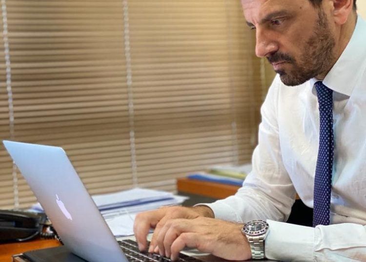 ΑΝΔΡΕΑΣ ΝΙΚΟΛΑΚΟΠΟΥΛΟΣ: Ξεκάθαρα αντίθετος στην κατάργηση των Σχολών