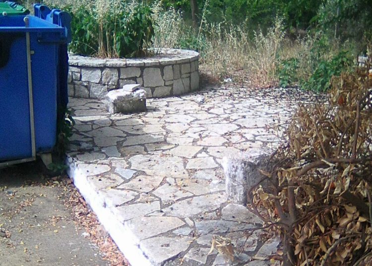 ΑΜΠΕΛΩΝΑΣ: Το εγκαταλειμμένο από τον Δήμο παρκάκι (φωτο)