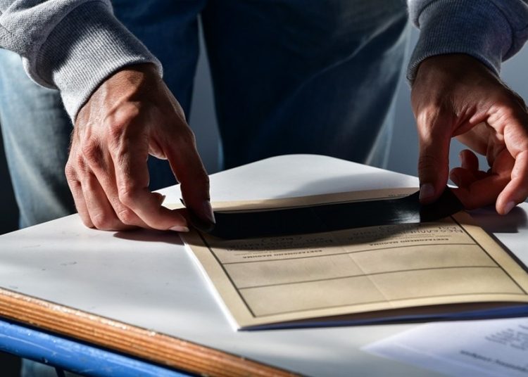 Πανελλήνιες 2021: Με Μαθηματικά συνεχίζουν οι υποψήφιοι των ΕΠΑΛ