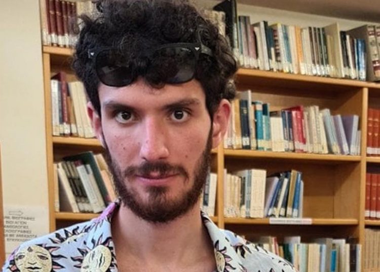 Δρόσος Κονδύλης: Δώρισε την πτυχιακή του εργασία στη Βιβλιοθήκη Πύργου
