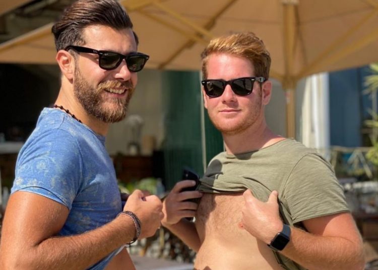 Survivor – James Καφετζής: “Ο Νίκος Μπάρτζης έτρωγε μισή μπανάνα, κρατούσε την υπόλοιπη στο στόμα και με τάΐζε”