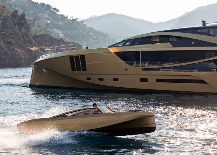 Στην Κορώνη το επιβλητικό ολόχρυσο γιοτ Khalilah