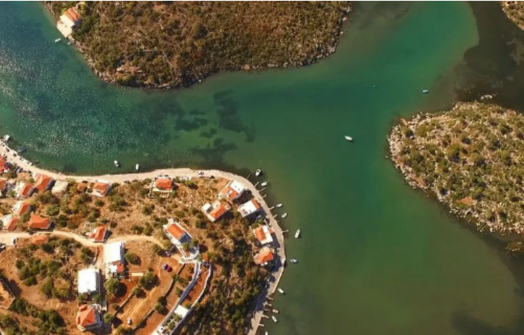 Θυμίζει Νορβηγία: Το άγνωστο ελληνικό φιόρδ που βρίσκεται στην Πελοπόννησο!