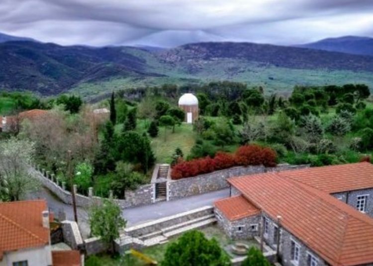 Το χωρίο της Πελοποννήσου με το μικρότερο αστεροσκοπείο στον κόσμο… γενέτειρα του Νίκου Γκάτσου!