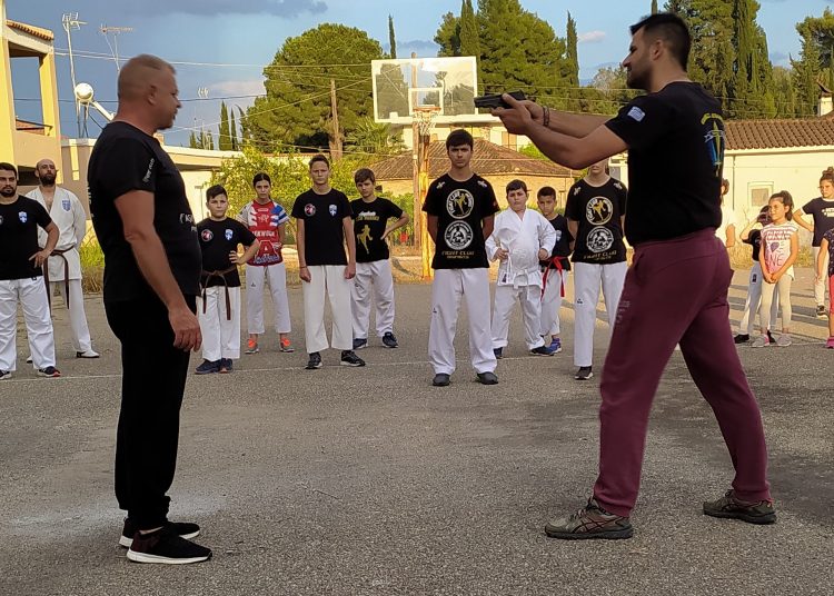 Στρέφι: Βγήκαν όπλα…έπεσε ξύλο…για καλό σκοπό! Με επιτυχία ολοκληρώθηκε το σεμινάριο αυτοάμυνας