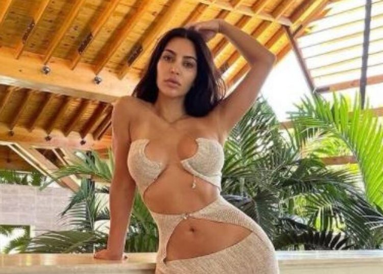 Κιμ Καρντάσιαν: Με… «αμαρτωλή» εμφάνιση πήγε στο Βατικανό