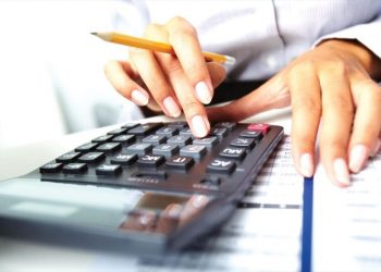 Στα «κόκκινα» οι λογιστές – Στο τραπέζι παρατάσεις. «Βουνό» υποχρεώσεων και προθεσμιών