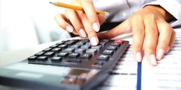 Στα «κόκκινα» οι λογιστές – Στο τραπέζι παρατάσεις. «Βουνό» υποχρεώσεων και προθεσμιών