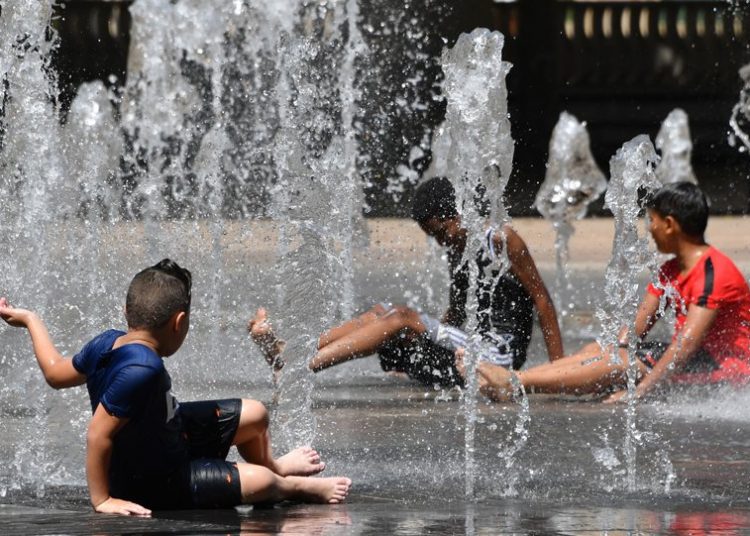 Έρχεται ο πρώτος καύσωνας – Η θερμοκρασία θα ξεπεράσει τους 40 βαθμούς Κελσίου