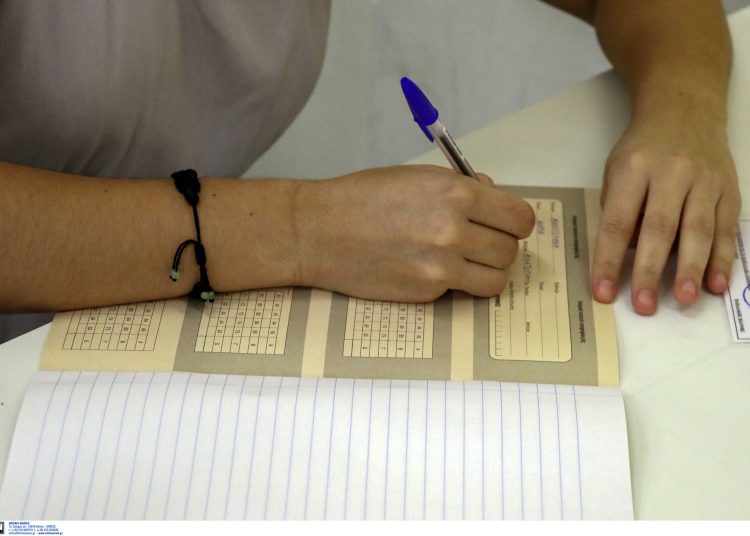 Πανελλήνιες: Σήκωσαν τα στυλό 850 Ηλείοι μαθητές σήμερα