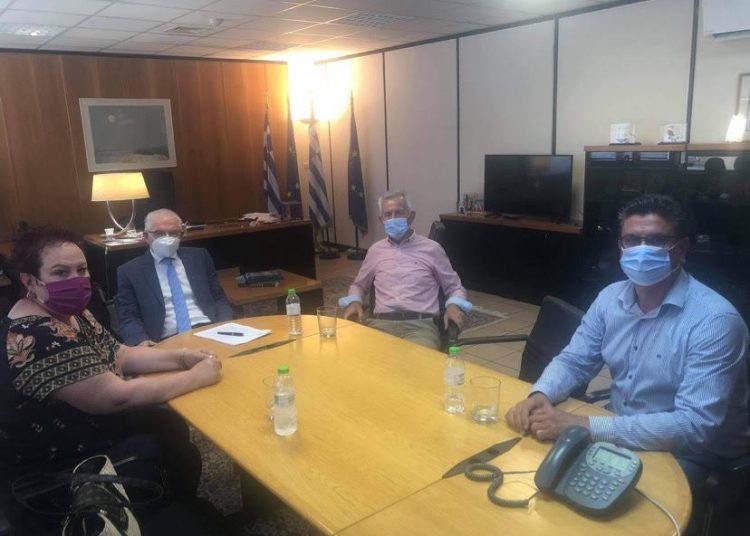 Ο Δήμαρχος Ανδραβίδας Κυλληνης Γ. Λεντζας στον Πρόεδρο του ΕΛΓΑ Α. Λυκουρέντζο