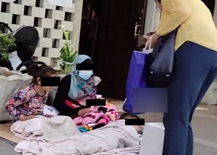 Εξανάγκαζαν σε επαιτεία τα ανήλικα παιδιά τους και διασκέδαζαν σε ταβέρνες και καζίνο