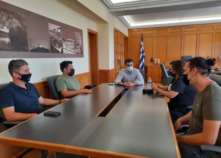 Συνάντηση Αντιπεριφερειάρχη Ηλείας Β. Γιαννόπουλου με το Σωματείο Εστίασης «Διόνυσος» Πύργου, για την πανδημία και τους εμβολιασμούς