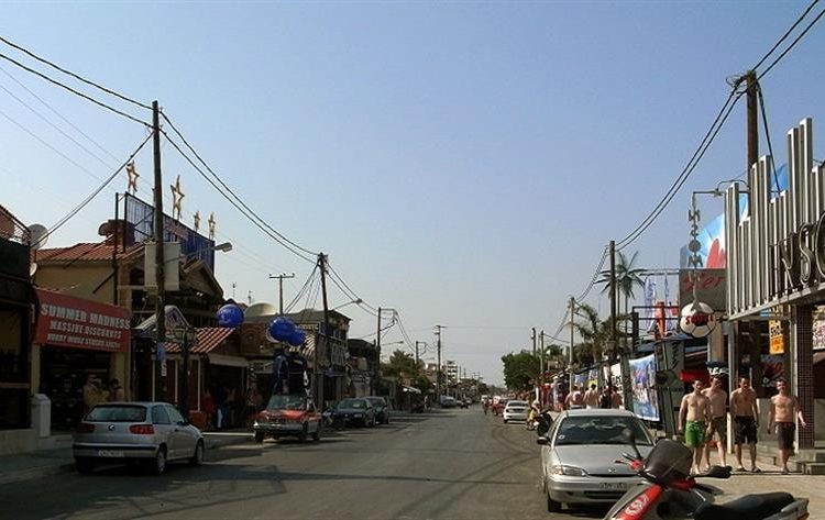 Ζάκυνθος: Καθολική απαγόρευση κυκλοφορίας 22.00 – 06.00 στον κεντρικό δρόμο Λαγανά