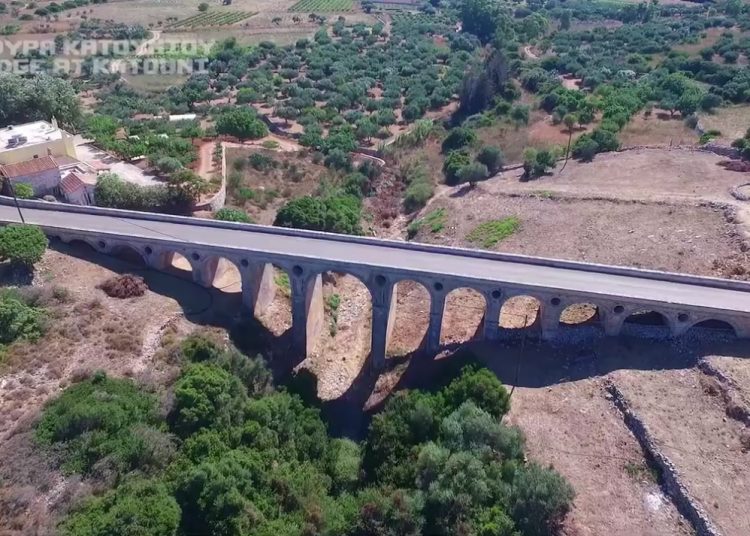 H εντυπωσιακή γέφυρα νότια της Πελοποννήσου, από τις μεγαλύτερες στην Ελλάδα… που κτίστηκε λόγω έρωτα!