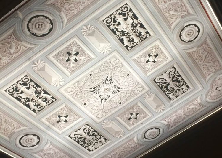 Όμως δεν κατάλαβα ακριβώς τι θα ανακαινιστεί στο κτήριο Παπαπαγιαννη;