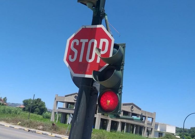 Ακόμα και τα φανάρια “κοιμούνται” …