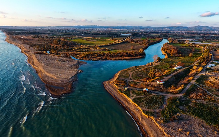 Μαγευτικές εικόνες από το μεγαλύτερο ποταμο της Πελοποννήσου που πηγάζει στην Αρκαδία και εκβάλλει στον Κυπαρισσαϊκό