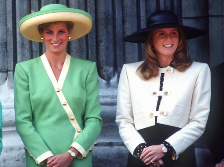 Σάρα Φέργκιουσον: Παρόλο που το Παλάτι δεν θέλει καμία σχέση με το The Crown, εκείνη προσφέρθηκε να βοηθήσει στην πλοκή