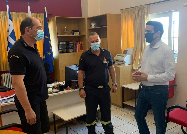 Κοντά στους πυροσβέστες της Ηλείας ο Μιχάλης Κατρίνης