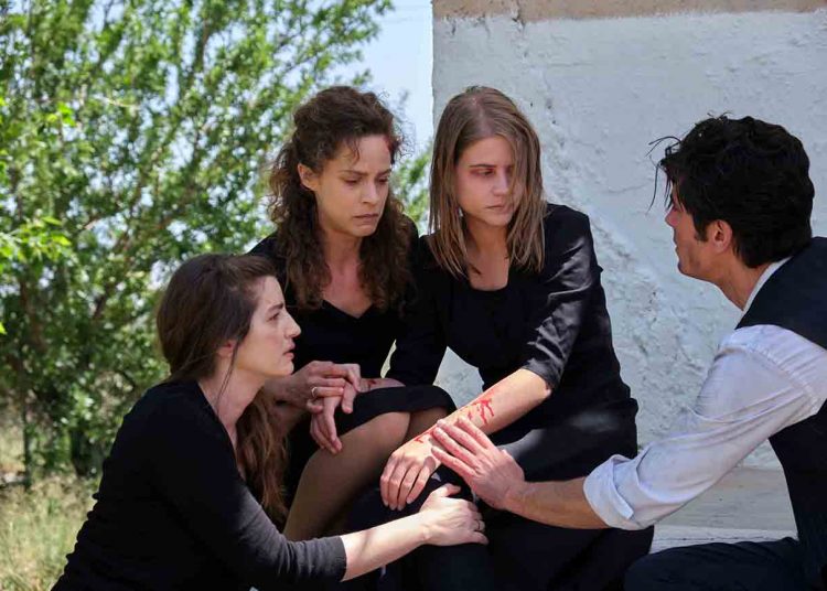 AΓΡΙΕΣ ΜΕΛΙΣΣΕΣ: Οι εξελίξεις συγκλονίζουν στα πρώτα επεισόδια -Ποια πρόσωπα έχουν κάνει οντισιόν για τον τρίτο κύκλο