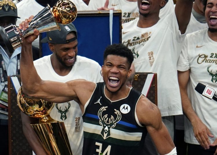 NBA: Μυθικός Γιάννης Αντετοκούνμπο, οδήγησε στο πρωτάθλημα τους Μπακς