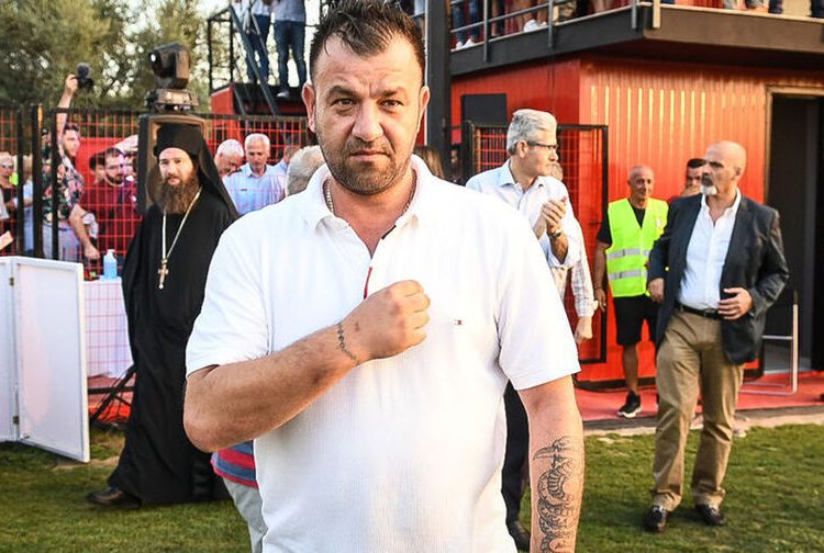Συνελήφθη ο μεγαλομέτοχος της Παναχαϊκής Γιώργος Μπάρλος μετά τη νέα επίθεση σε ιερέα