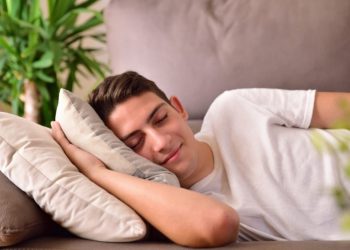 Το κόλπο για καλό ύπνο σε συνθήκες καύσωνα