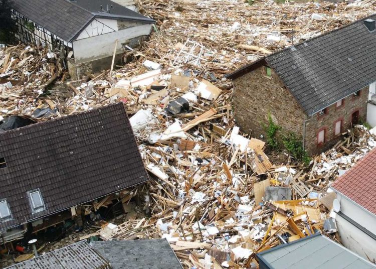 Γερμανία: Βρίσκουν συνέχεια νεκρούς κάτω από τα μπάζα – Τουλάχιστον 1300 οι αγνοούμενοι από τις πλημμύρες