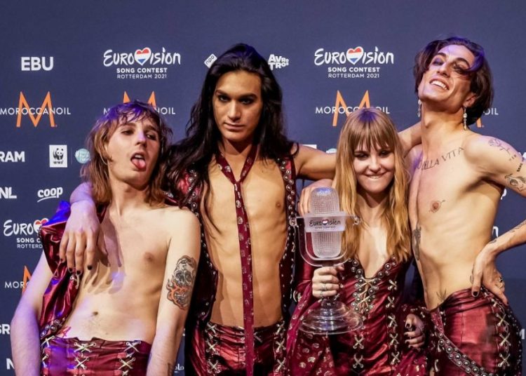 Oι νικητές της Eurovission στο πλευρό της ΛΟΑΤΚΙ κοινότητας με προκλητικές φωτογραφίες – «Μην μας κάνετε report επειδή είμαστε καυτοί»