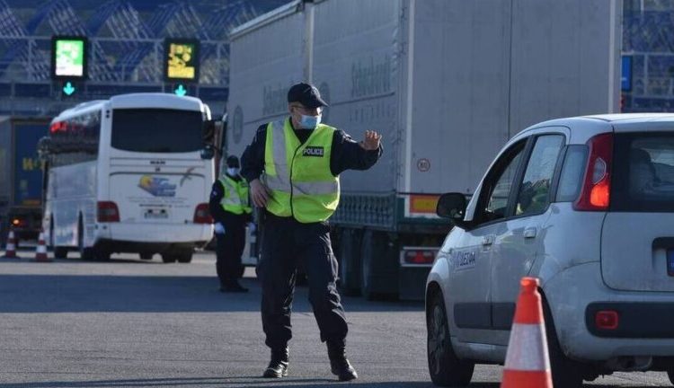 Εισήγηση λοιμοξιολόγων: Μετακίνηση από νομό σε νομό μόνο με εμβόλιο ή με αρνητικό τεστ