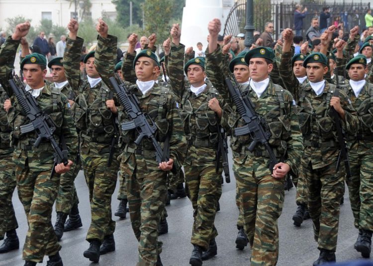 Έρχονται 15.000 προσλήψεις Επαγγελματιών Οπλιτών (ΕΠΟΠ)