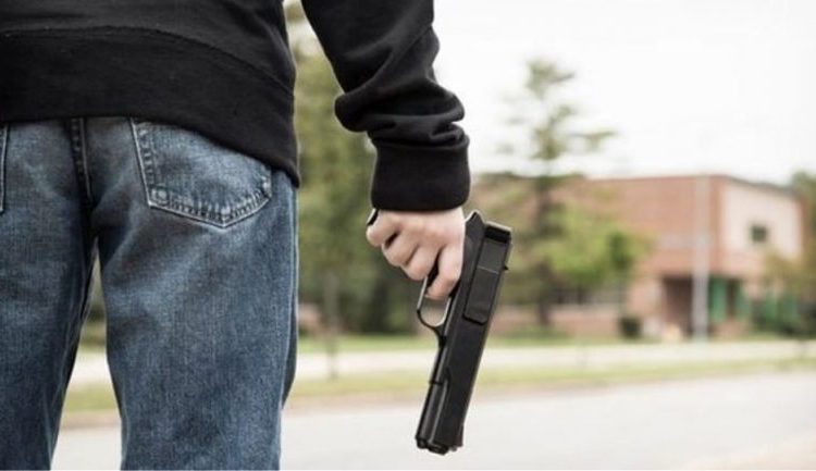 Κυλλήνη: Συνελήφθη άνδρας με πιστόλι και 1500 μεταλλικά σφαιρίδια