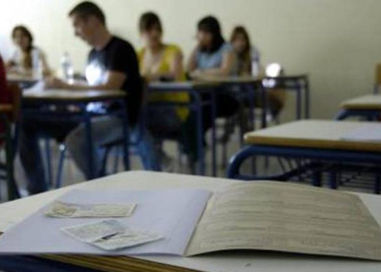 Πανελλαδικές 2021: Κάτω από τη βάση μεγάλα ποσοστά των βαθμολογιών – Στη Χημεία η μεγαλύτερη αύξηση στους αριστούχους
