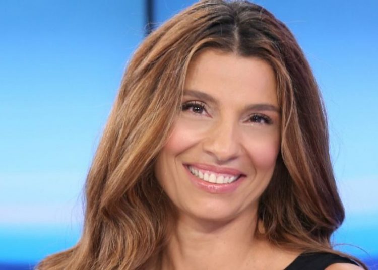 Πόπη Τσαπανίδου: Χορεύει αγκαλιά με τον νεογέννητο εγγονό της