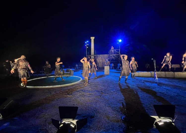 Μαγική έναρξη του Φεστιβάλ Αρχαίας Ήλιδας – Ενθουσίασαν το κοινό οι «Ιππείς»