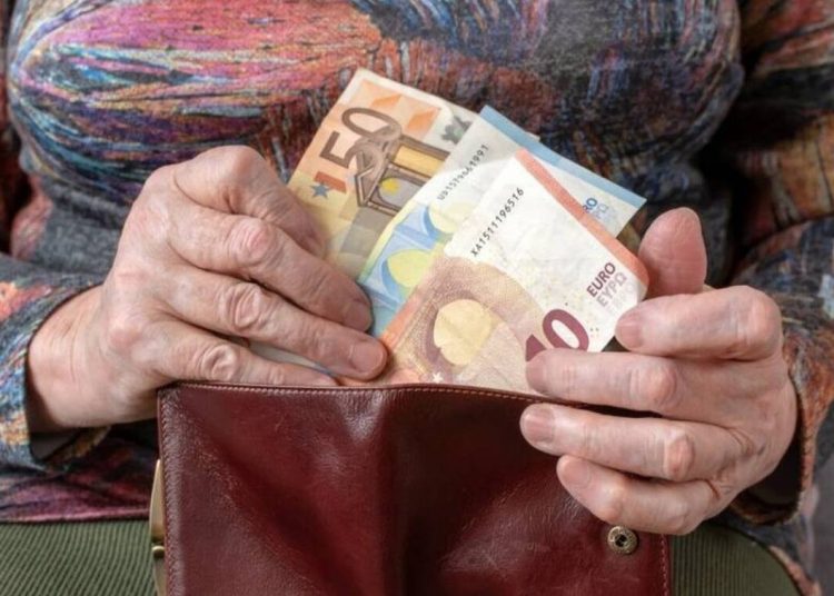 Βαριά πρόστιμα σε συνταξιούχους για αδήλωτη εργασία