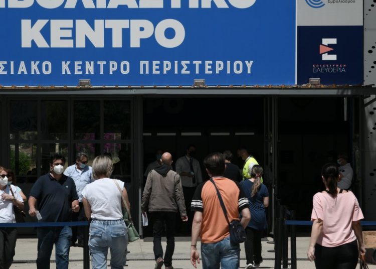Υποχρεωτικός εμβολιασμός: Αναλυτικά η απόφαση – Ποιοι εξαιρούνται και πώς απαλλάσσονται