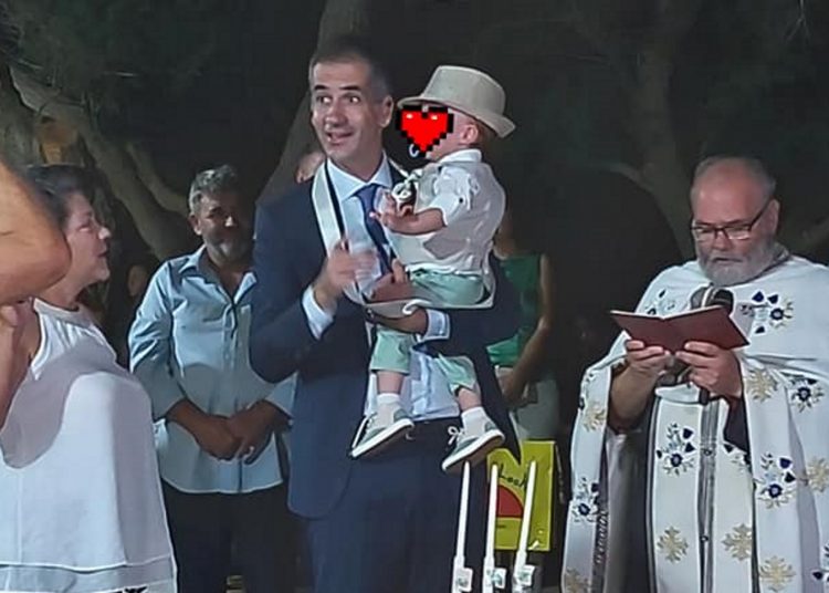 Κώστας Μπακογιάννης: Νονός σε βάφτιση στα Χανιά