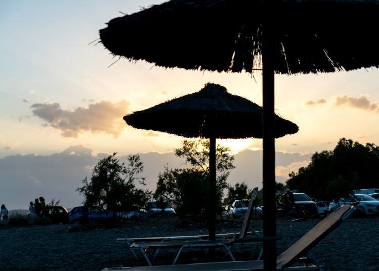 Νυχτερινό lockdown και απαγόρευση μουσικής σε Ζάκυνθο και Χανιά