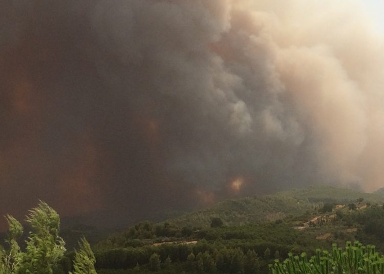 Ηλεία: Εκτός ελέγχου η πυρκαγιά! – Εκκενώνονται συνεχώς κοινότητες πέριξ της Ολυμπίας και αλλού!