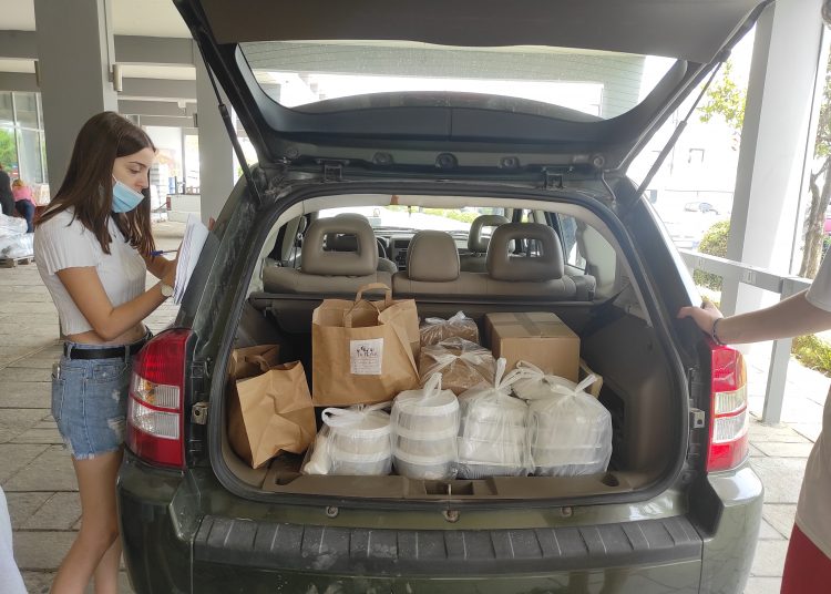 Δήμοι Ολυμπίας & Ζαχάρως στέλνουν καθημερινά γεύματα στους πυρόπληκτους